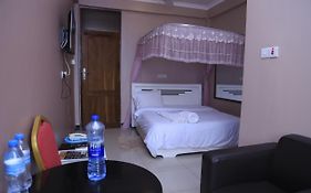 B10 Airport Lodge